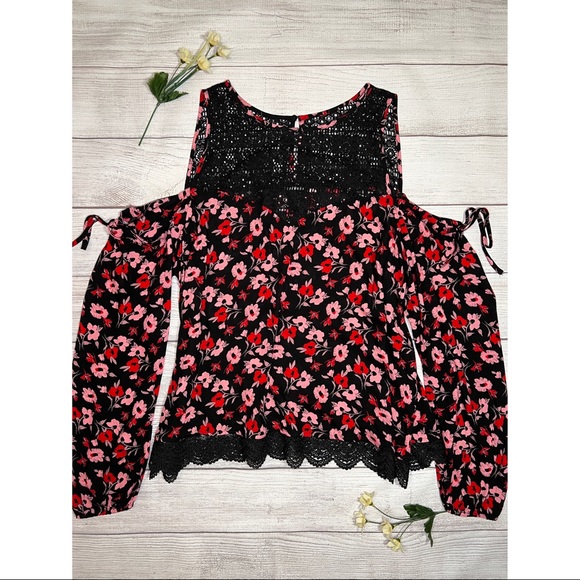EXPRESS Lace Yoke Cold Shoulder Blouse - Picture 4 of 16